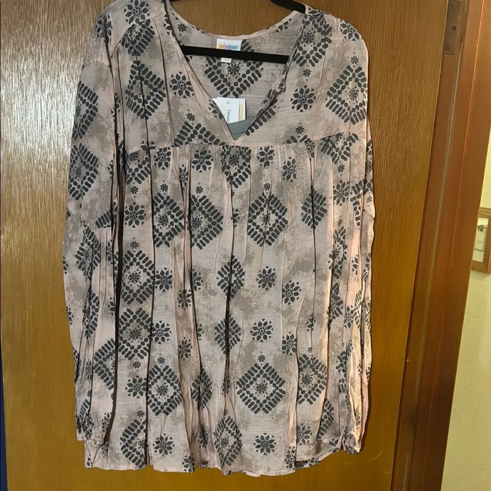 LuLaRoe Geometric V-Neck Blouse - Black and Tan - Picture 1 of 2